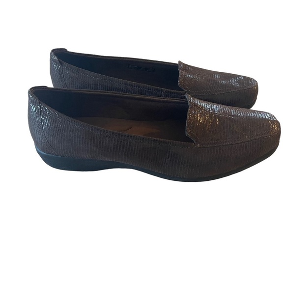 NWOT Clarks Leather Snake Print Loafer Flats Haydin gloss brown size 10W - Picture 1 of 16